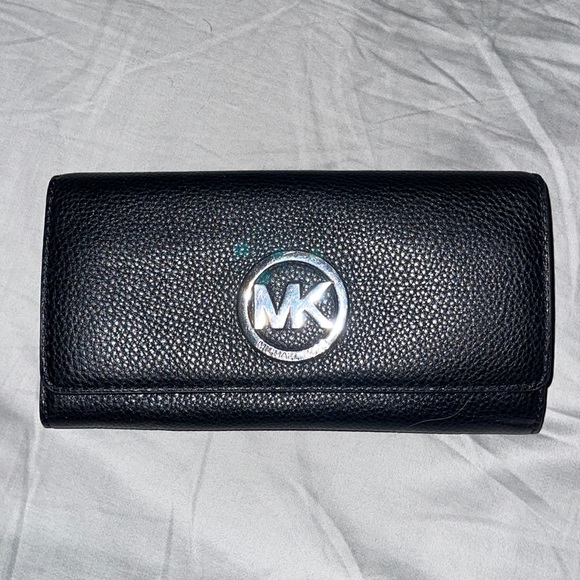 Michael Kors Handbags - Michael kors wallet